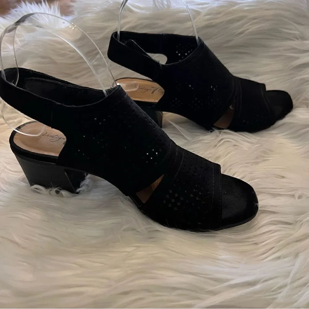 Vintage 7 Eight Lara Sandals Black Size 6.5 Faux Suede Cut Outs Heel